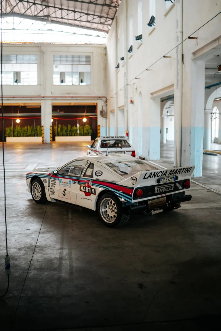 Lancia Martini tra le colonne industriali